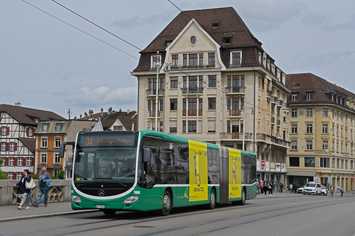 Mercedes Citaro 7004, auf der Linie 34, überquert am 09.05.2023 die Mittlere Rheinbrücke.