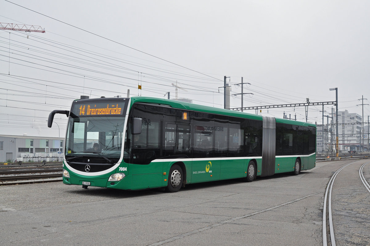 Mercedes Citaro 7004 steht als Tramersatz auf der Linie 14 im Einsatz. Hier bedient der Bus die Haltestelle Gempenstrasse. Die Aufnahme stammt vom 28.10.2016.