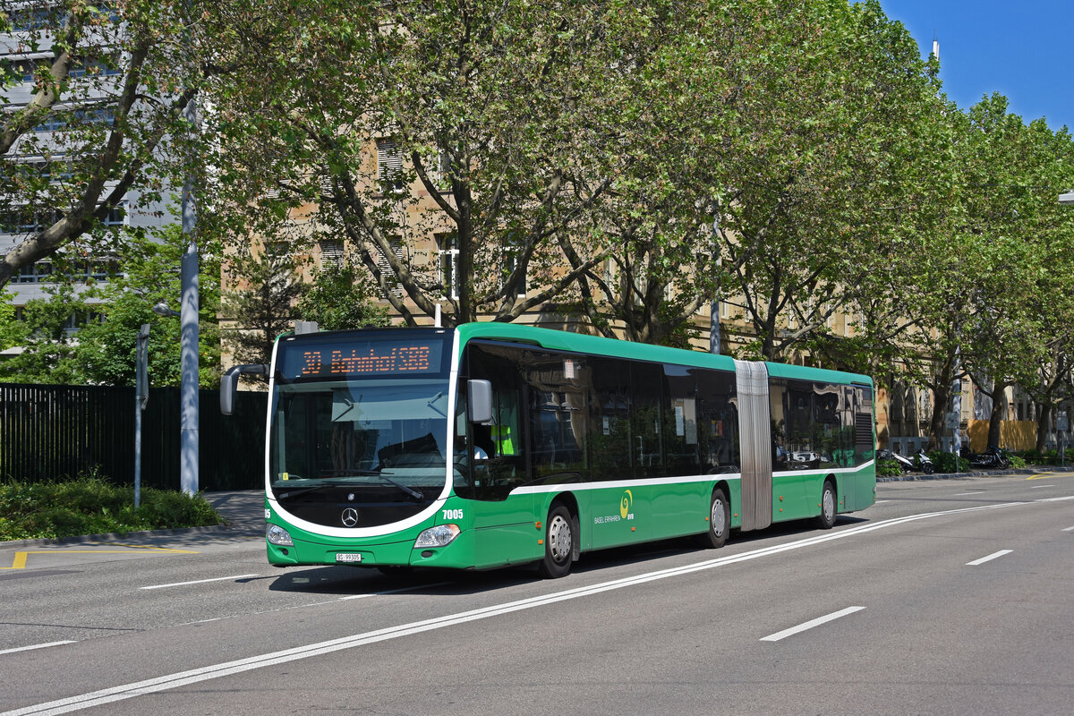 Mercedes Citaro 7005, auf der Linie 30, fährt zur Endstation am badischen Bahnhof. Die Aufnahme stammt vom 11.06.2021.
