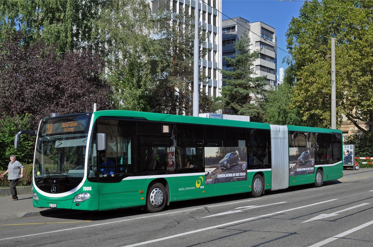 Mercedes Citaro 7006 auf der Linie 36 bedient die Haltestelle am Badischen Bahnhof. Die Aufnahme stammt vom 07.09.2015.