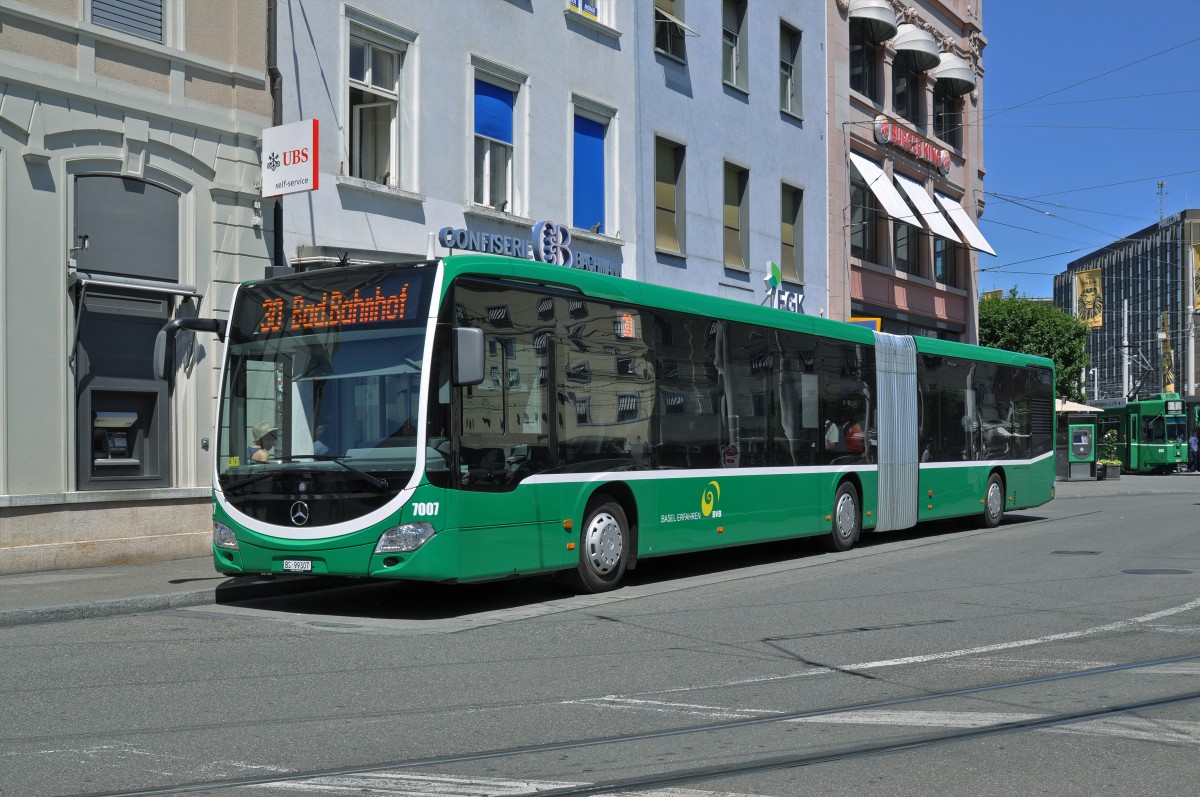 Mercedes Citaro 7007 auf der Linie 30 wartet an der Endstation am Bahnhof SBB. Die Aufnahme stammt vom 30.06.2015.