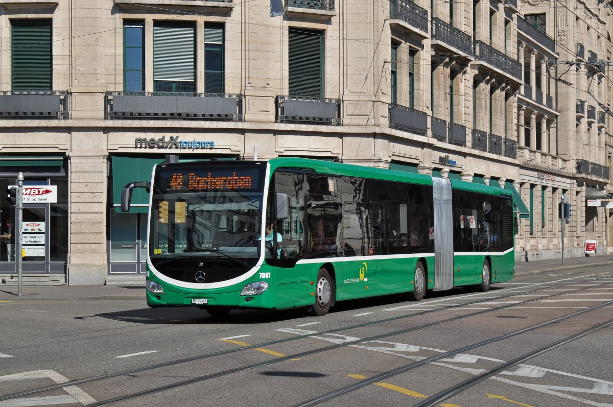 Mercedes Citaro 7007 auf der Linie 48 fährt Richtung Markthalle. Die Aufnahme stammt vom 03.08.2015.