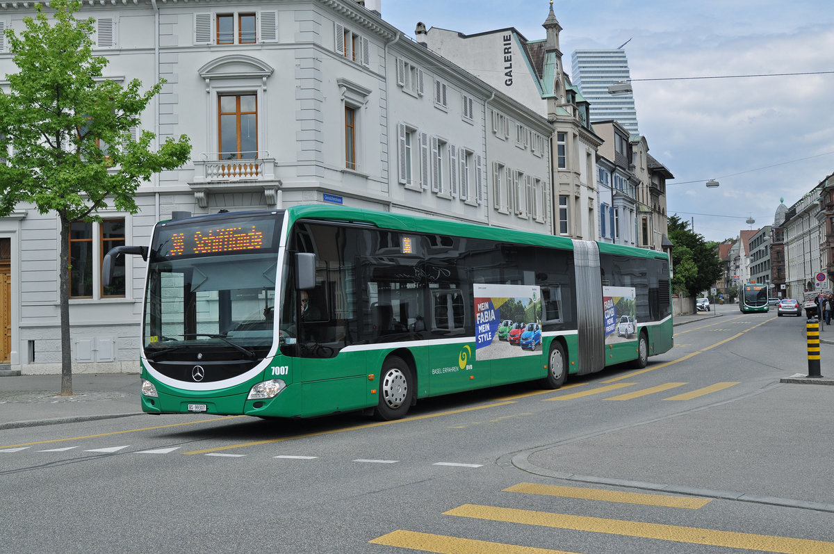 Mercedes Citaro 7007, auf der Linie 36 fährt zur Haltestelle am Wettsteinplatz. Die Aufnahme stammt vom 17.05.2016.