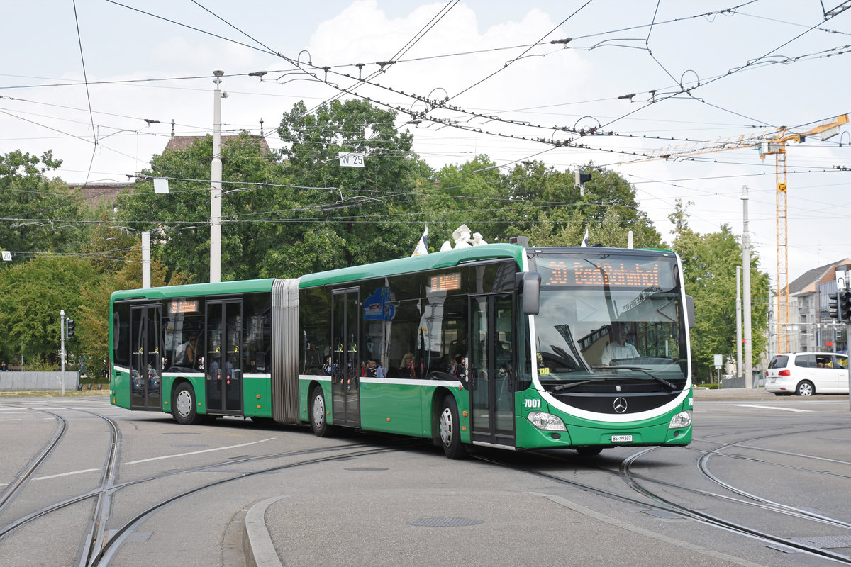 Mercedes Citaro 7007, auf der Linie 30, fährt zur Endhaltestelle am Bahnhof SBB. Die Aufnahme stammt vom 18.08.2018.