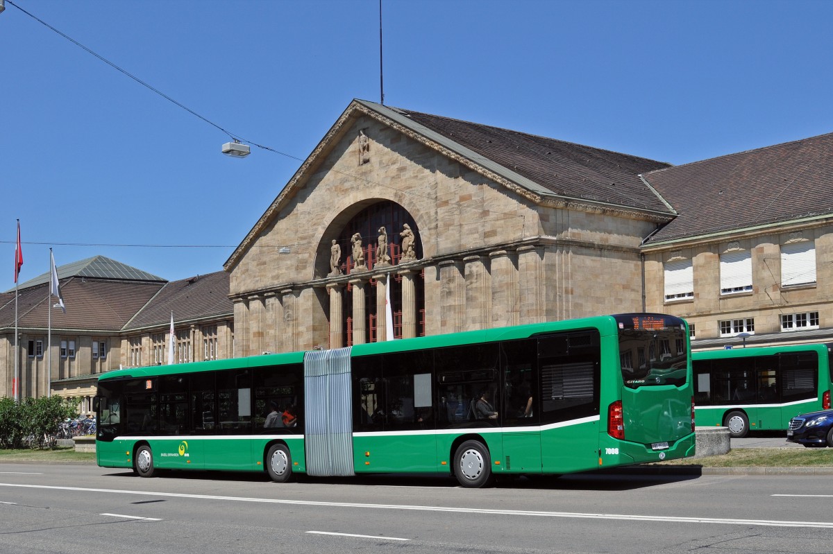 Mercedes Citaro 7008 auf der Linie 36 fährt Richtung Haltestelle Erlenmatt. Die Aufnahme stammt vom 10.07.2015.