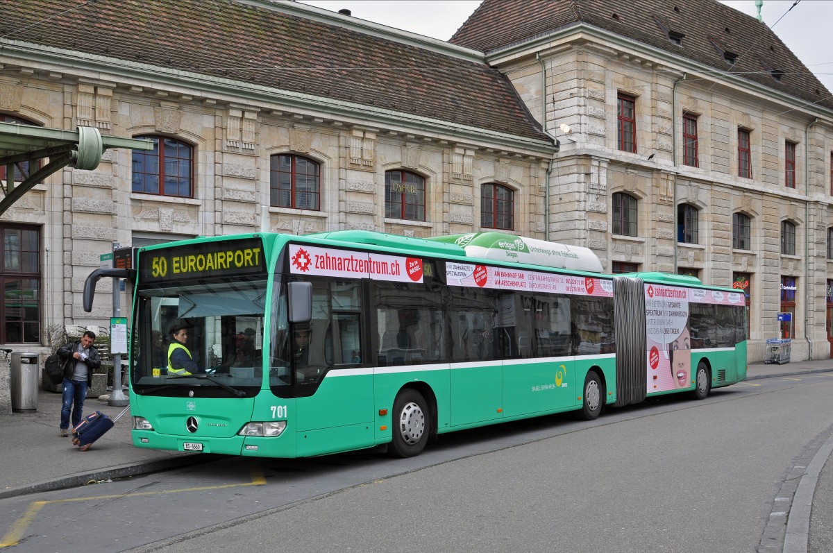Mercedes Citaro 701 auf der Linie 50 wartet am Bahnhof SBB aus seine Abfahrtszeit. Die Aufnahme stammt vom 01.04.2015.