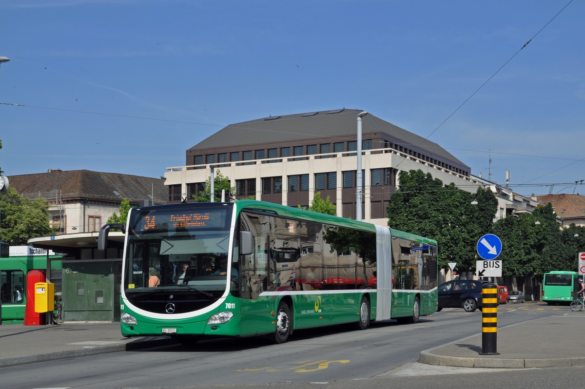 Mercedes Citaro 7011 auf der Linie 34 bedient die Haltestelle am Wettsteinplatz und fährt danach Richtung Haltestelle Rosengartenweg. Die Aufnahme stammt vom 04.07.2015.