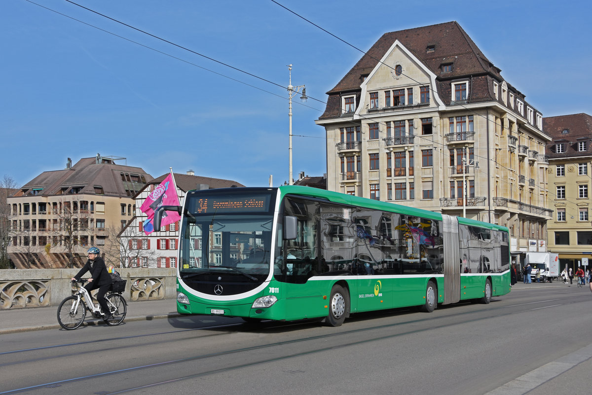 Mercedes Citaro 7011, auf der Linie 34, überquert die Mittlere Rheinbrücke. Die Aufnahme stammt vom 22.02.2021.