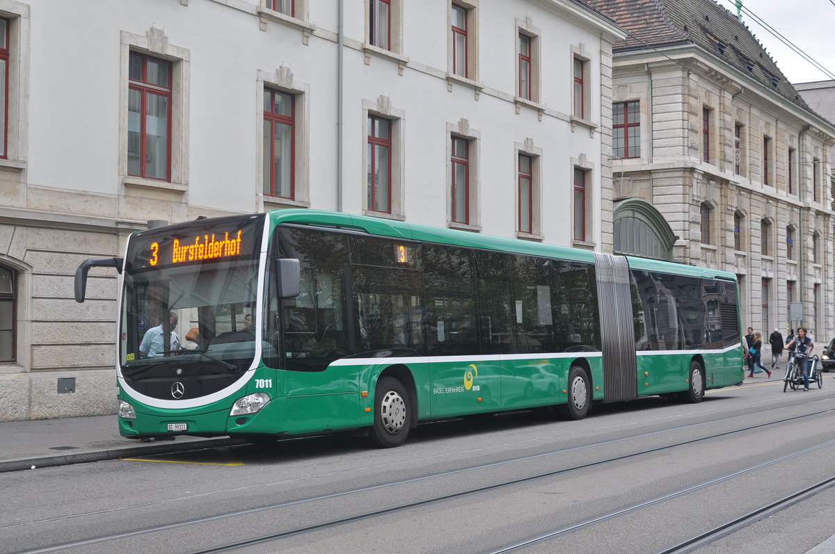 Mercedes Citaro 7011 auf der Tram Ersatzlinie 3, die wegen der Baustelle am Steinenberg nicht verkehren kann, bedient die Endstation am Bahnhof SBB. Die Aufnahme stammt vom 26.09.2017.