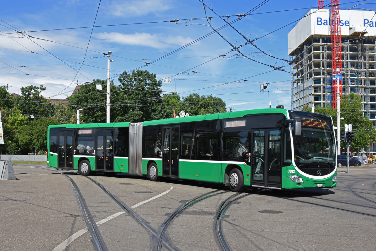 Mercedes Citaro 7012, auf der Linie 30, fährt zur Endhaltestelle am Bahnhof SBB. Die Aufnahme stammt vom 24.06.2018.