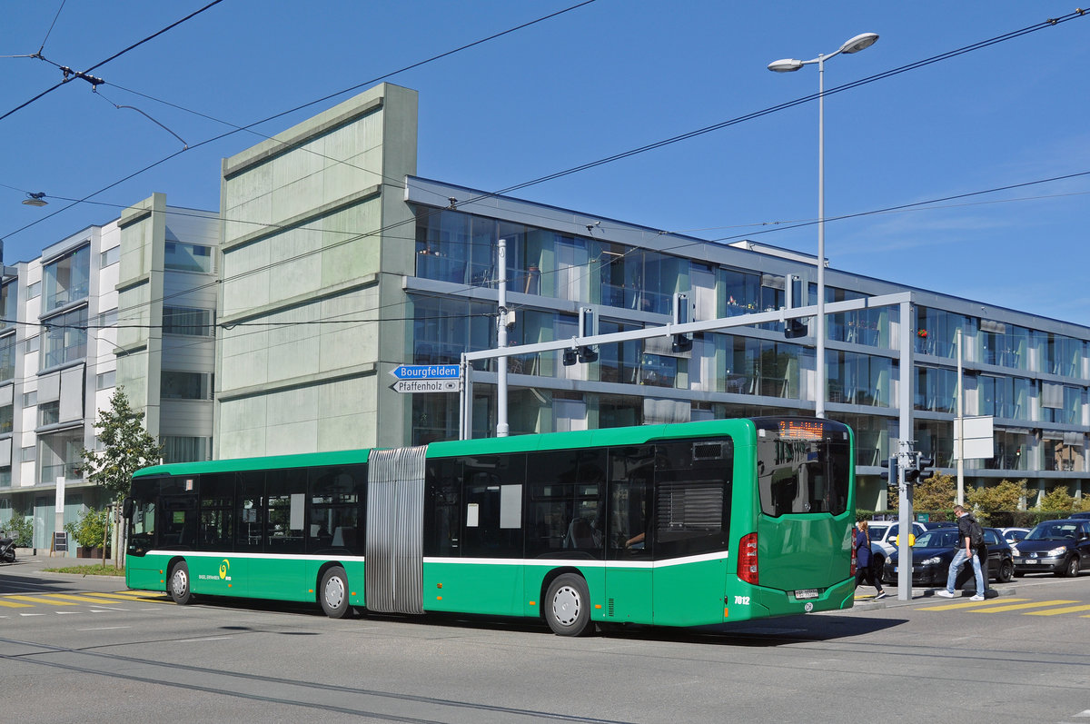 Mercedes Citaro 7012 auf der Tram Ersatzlinie 3, die wegen der Baustelle am Steinenberg nicht verkehren kann, fährt Richtung Haltestelle Waldighoferstrasse. Die Aufnahme stammt vom 21.09.2017.