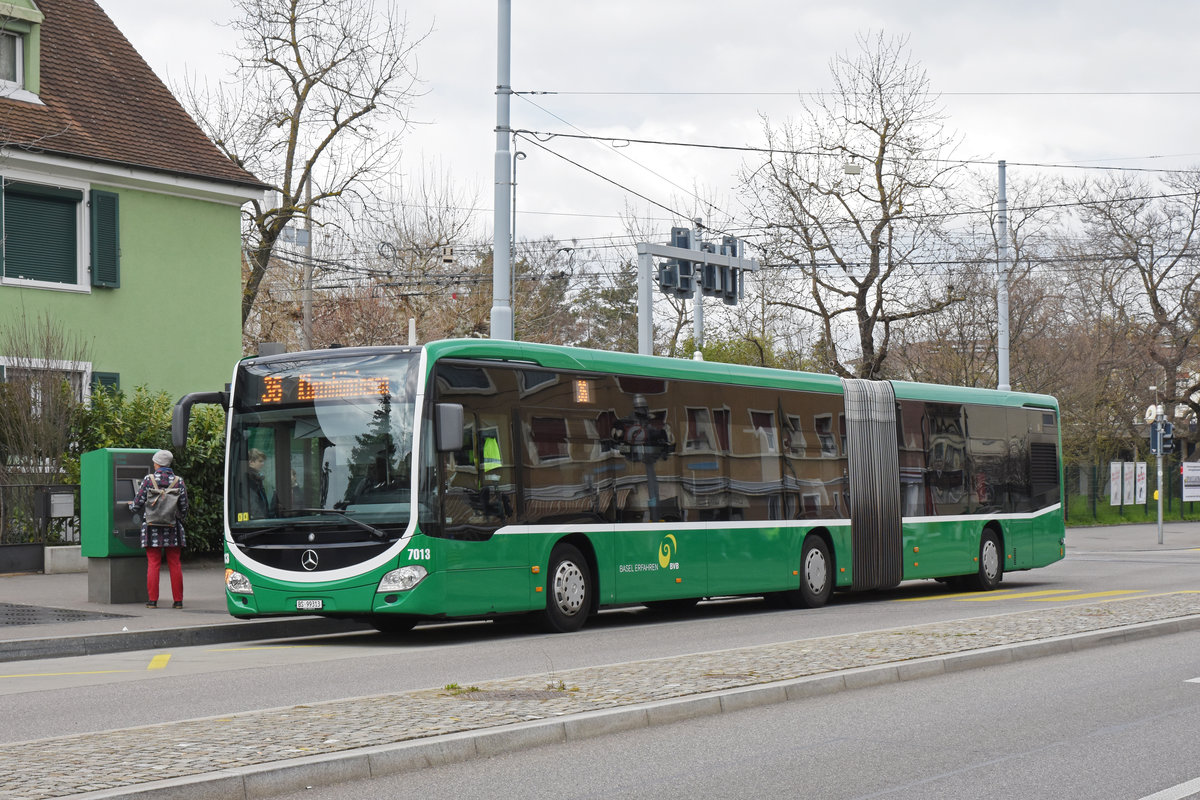 Mercedes Citaro 7013, auf der Linie 36, fährt bei der Haltestelle Morgartenring ein. Die Aufnahme stammt vom 27.03.2019.