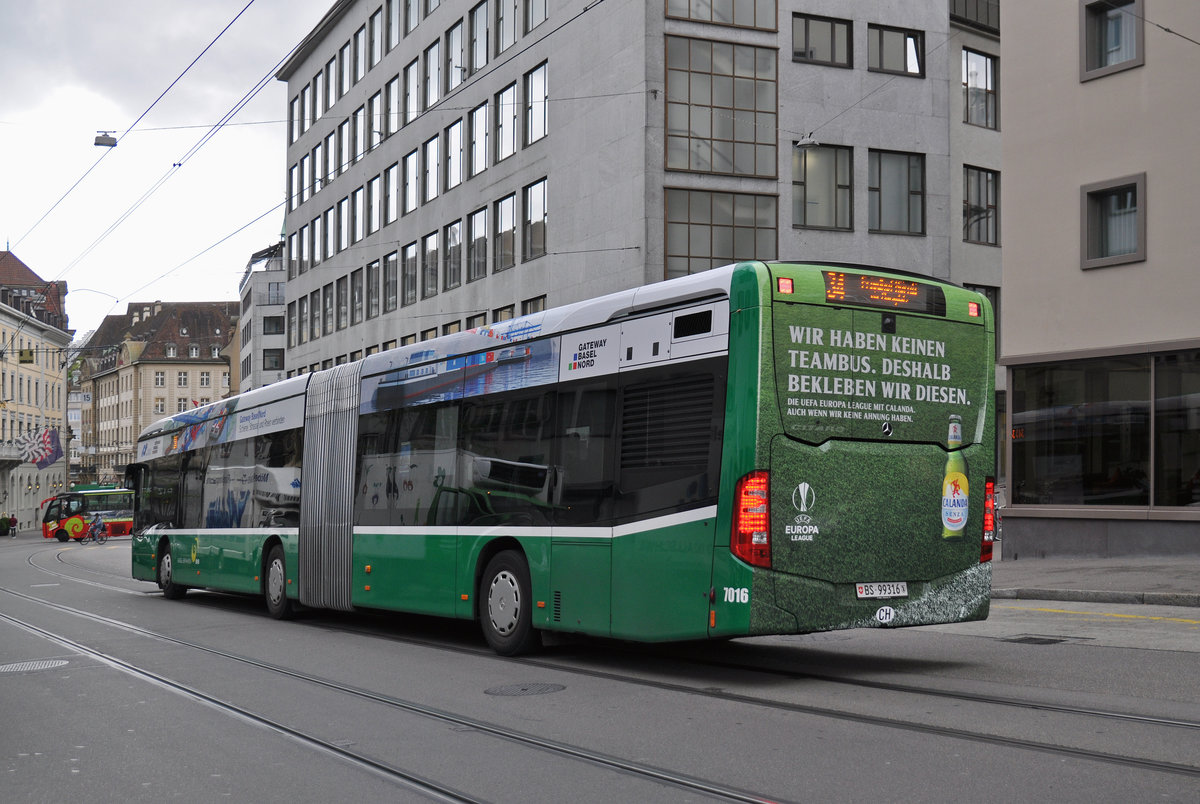 Mercedes Citaro 7016, auf der Linie 34, verlässt die Haltestelle Universitätsspital. Die Aufnahme stammt vom 24.05.2016.