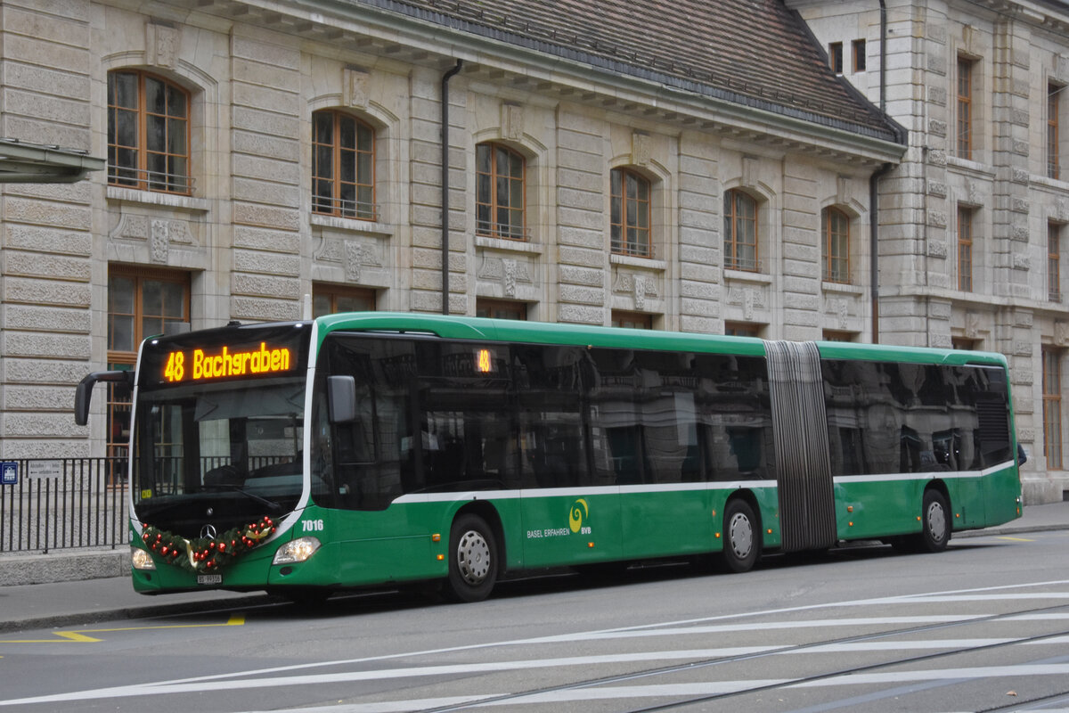 Mercedes Citaro 7016, auf der Linie 48, wartet am 03.12.2022 an der Endstation am Bahnhof SBB.