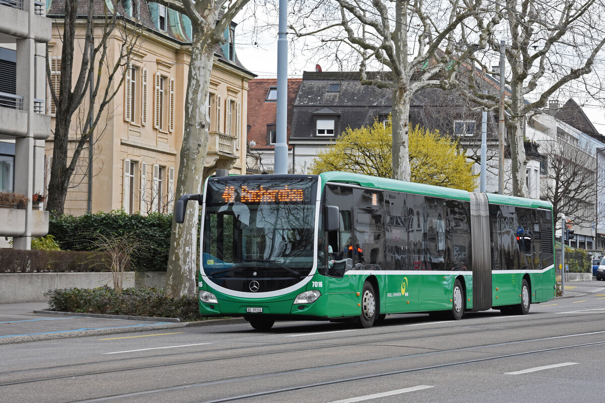 Mercedes Citaro 7016, auf der Linie 48, fährt am 17.03.2023 zur Haltestelle Schützenhaus.