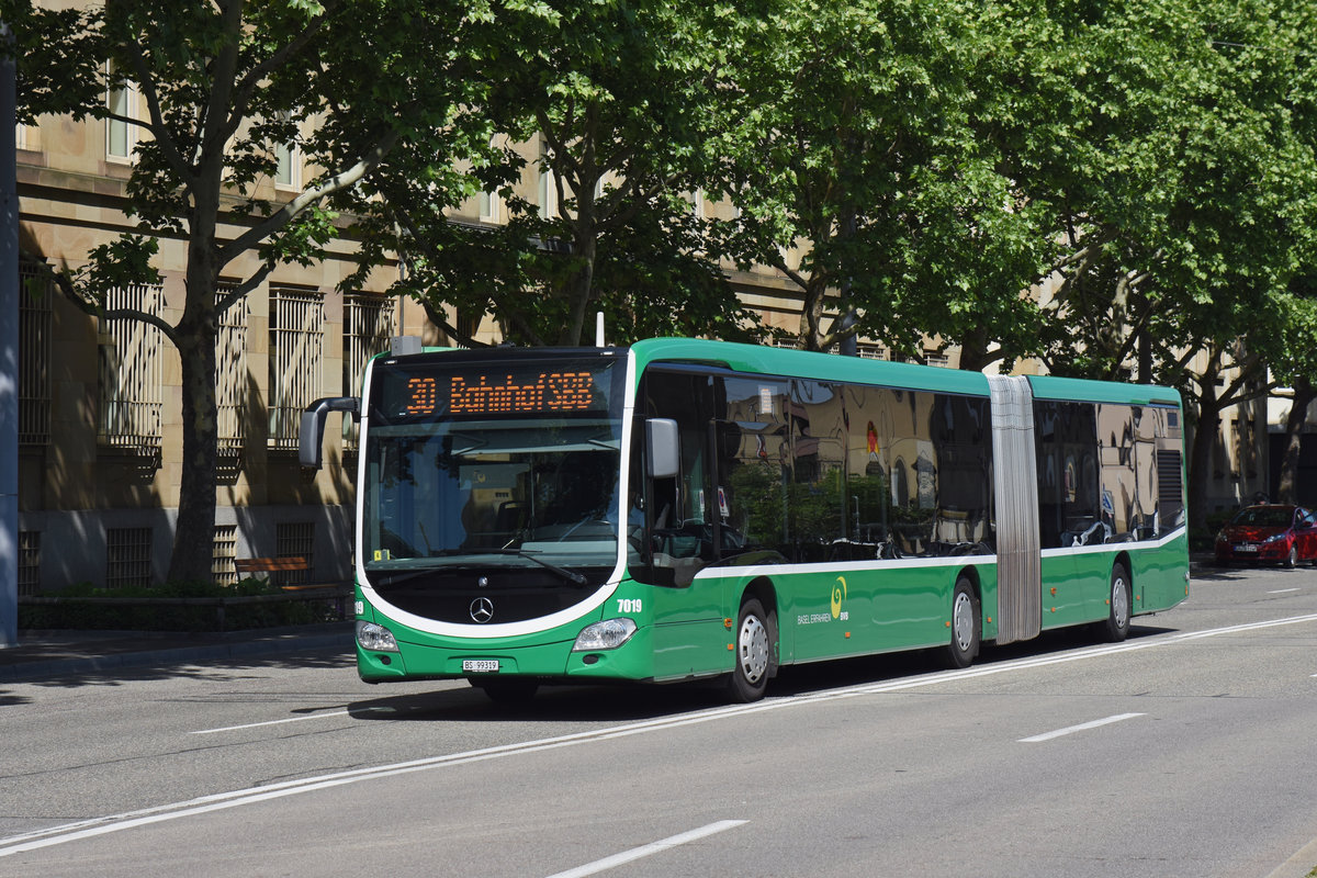 Mercedes Citaro 7019, auf der Linie 30, fährt zur Endstation am Badischen Bahnhof. Die Aufnahme stammt vom 25.05.2018.
