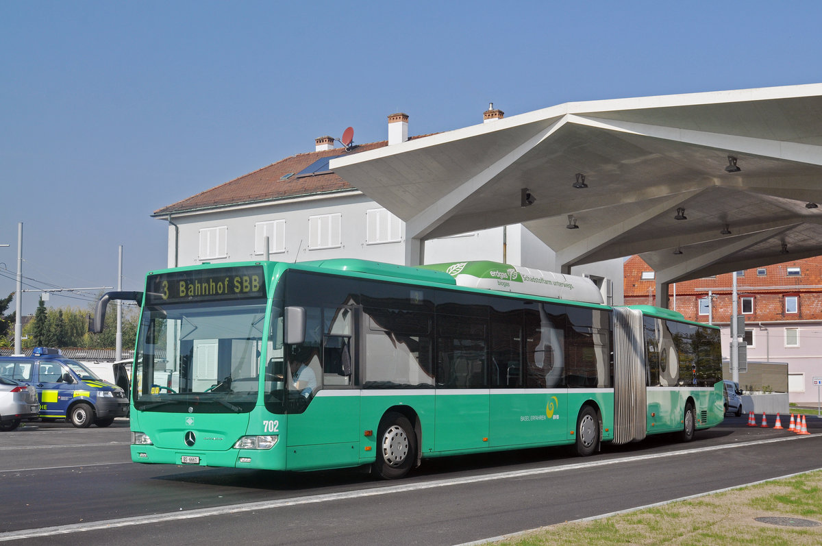 Mercedes Citaro 702 auf der Tram Ersatzlinie 3, die wegen der Baustelle am Steinenberg nicht verkehren kann, bedient die Endstation Burgfelderhof. Die Aufnahme stammt vom 25.09.2017.