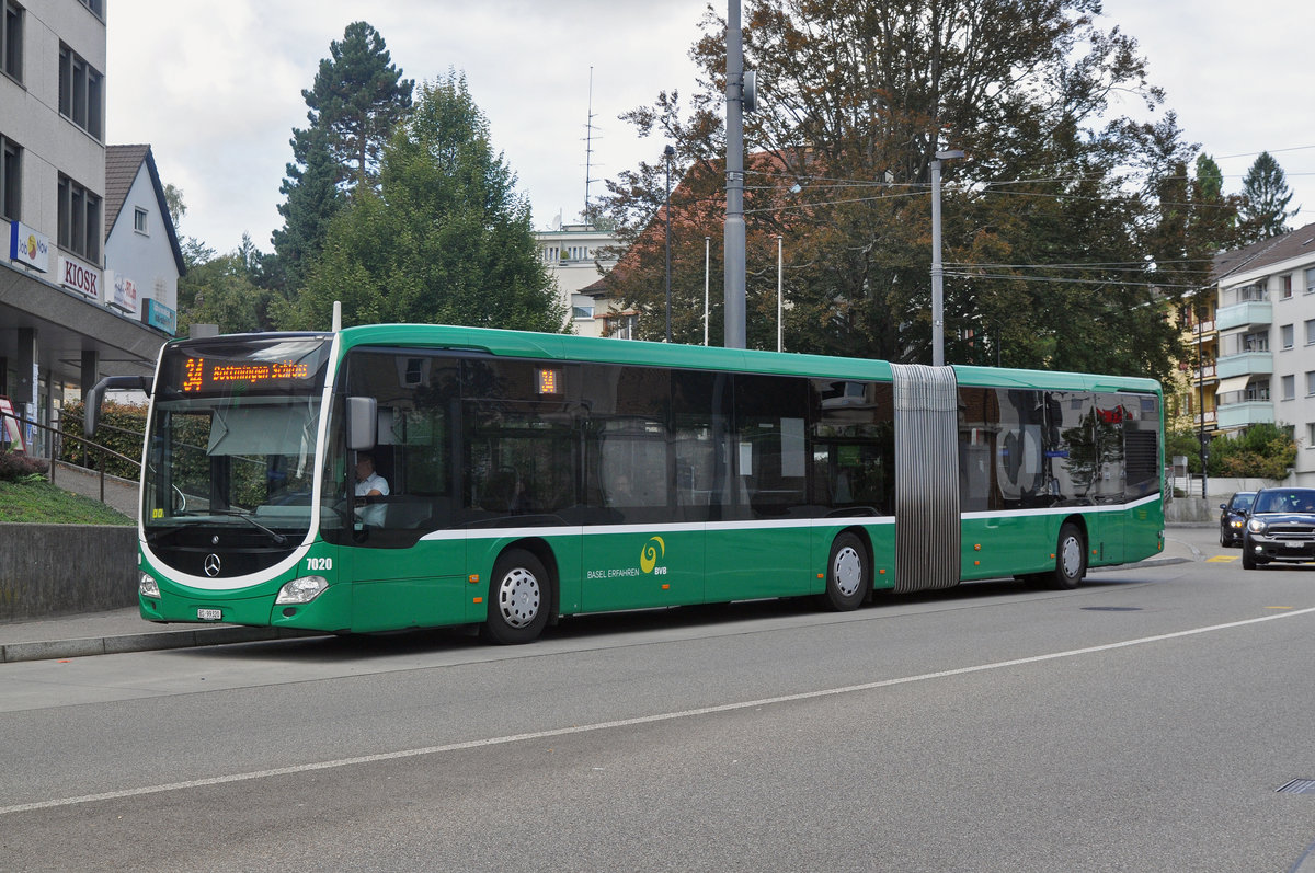 Mercedes Citaro 7020, auf der Linie 34, bedient die Haltestelle beim Kronenplatz in Binningen. Die Aufnahme stammt vom 17.09.2017.