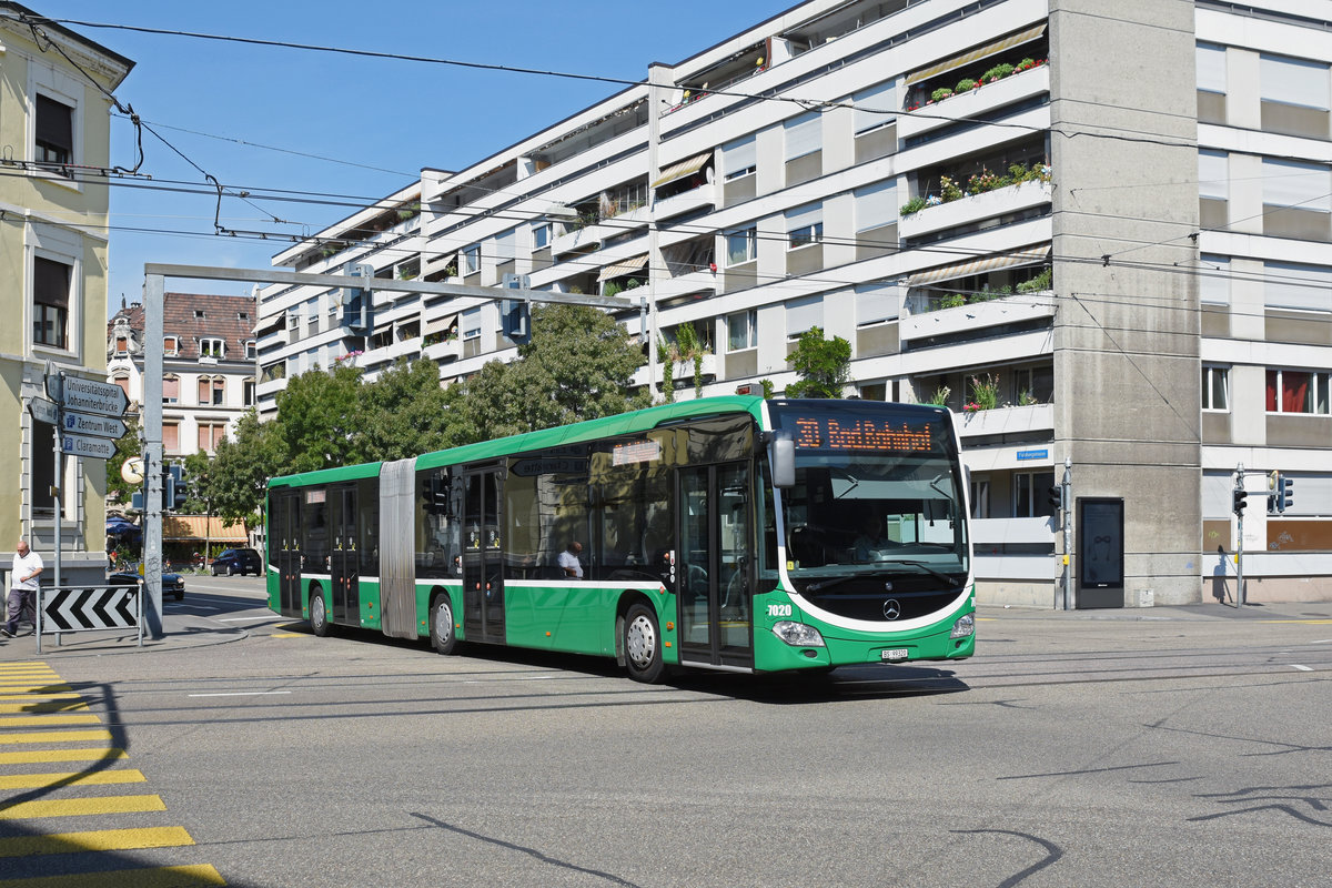 Mercedes Citaro 7020, auf der Linie 30, fährt zur Haltestelle Riehenring. Die Aufnahme stammt vom 14.07.2018.