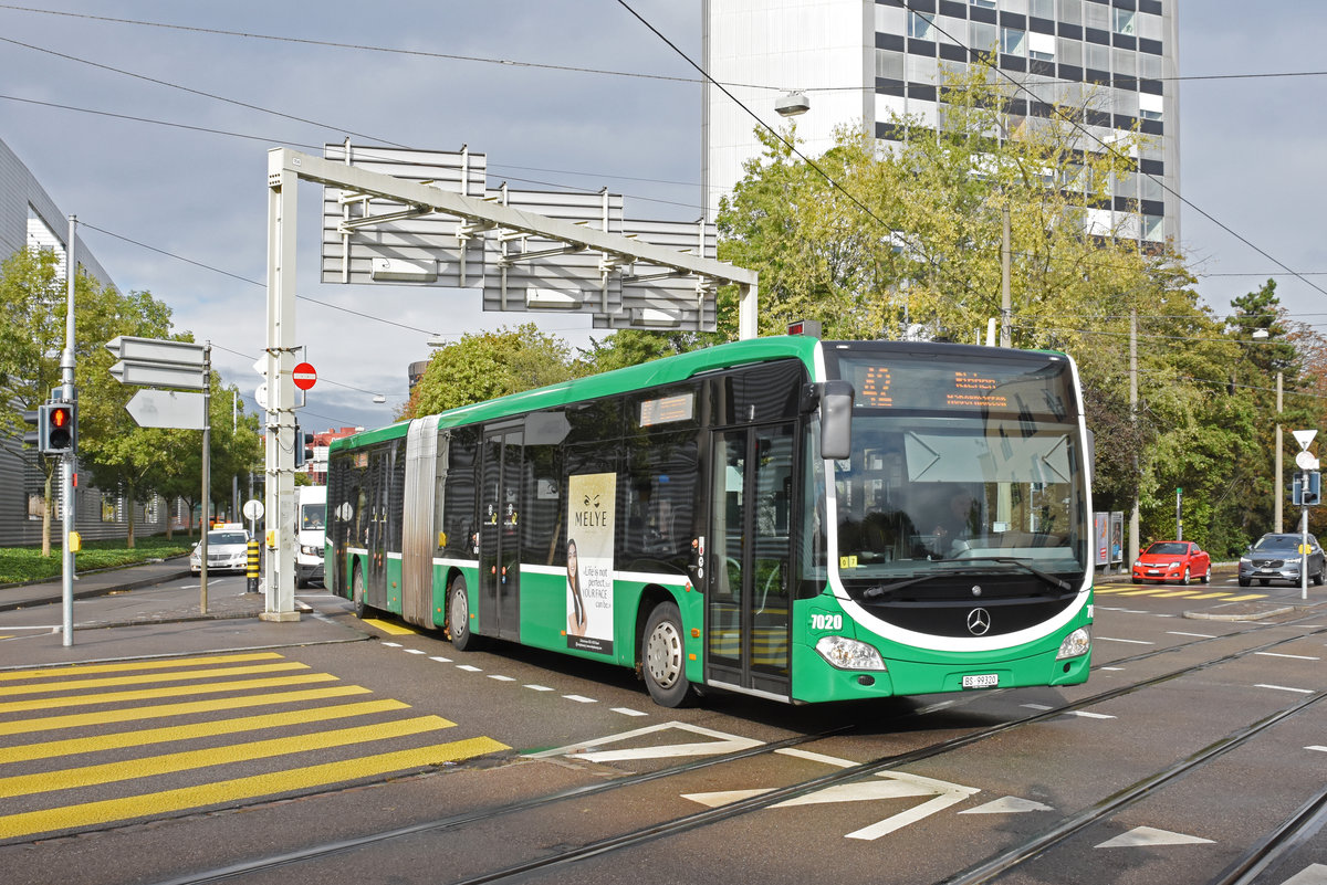Mercedes Citaro 7020, auf der Linie 42, fährt durch die Nauenstrasse Richtung Autobahn. Die Aufnahme stammt vom 07.10.2019.