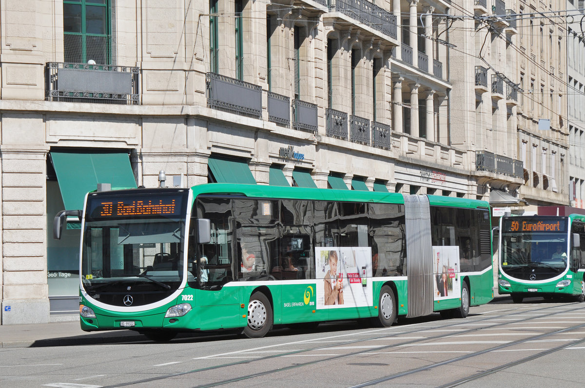 Mercedes Citaro 7022, auf der Linie 30, fährt zur Haltestelle Steinenschanze. Die Aufnahme stammt vom 13.06.2017.