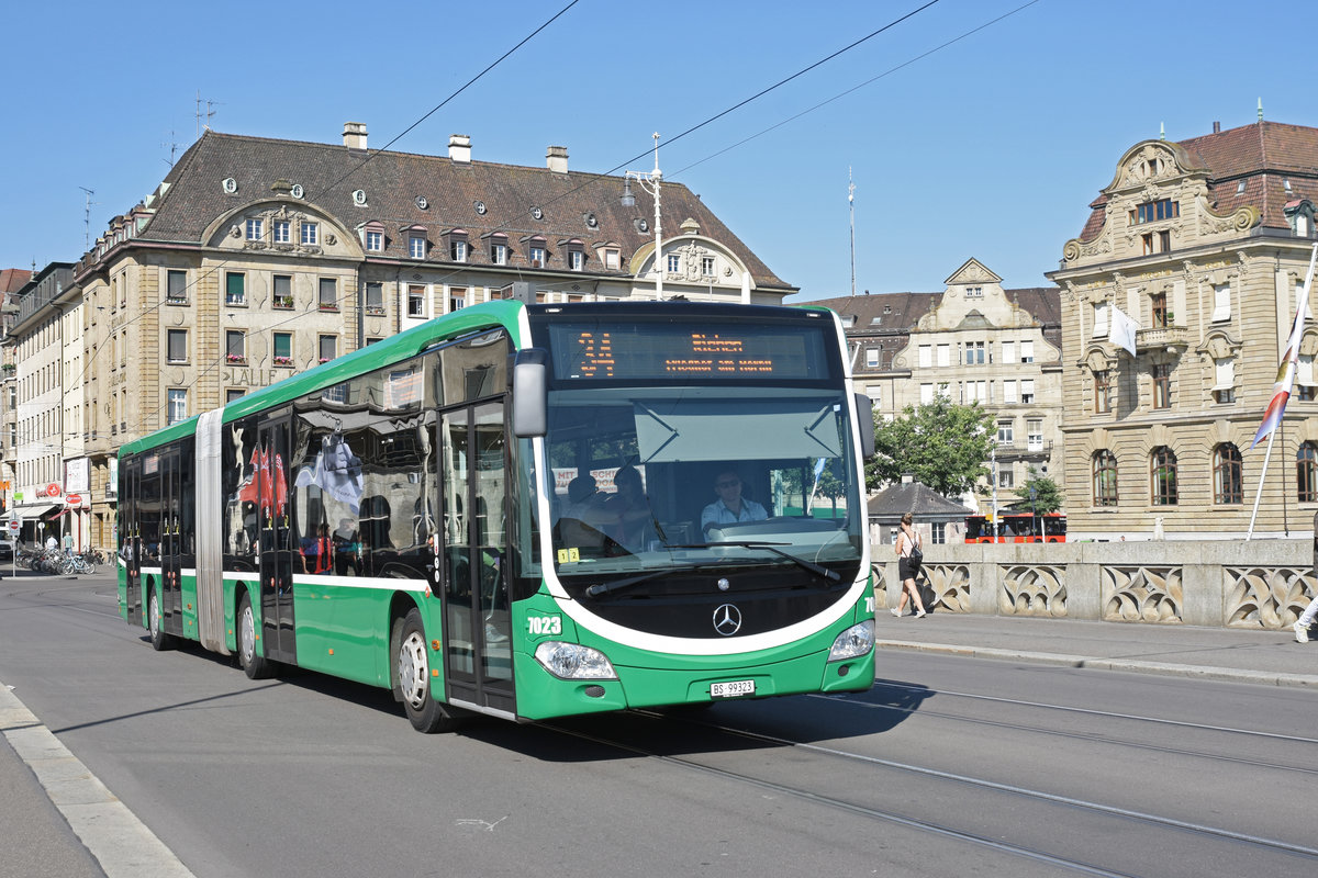 Mercedes Citaro 7023, auf der Linie 34, überquert die Mittlere Rheinbrücke. Die Aufnahme stammt vom 20.06.2018.