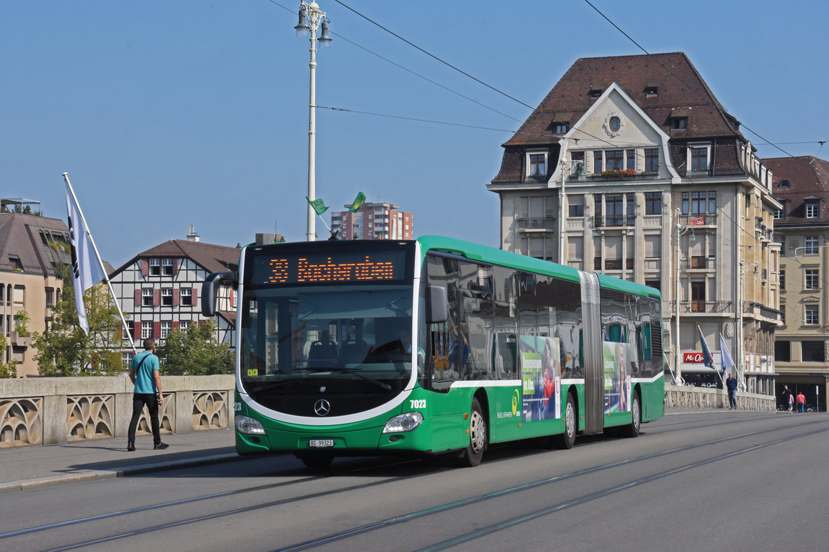 Mercedes Citaro 7023, auf der Linie 38, überquert die Mittlere Rheinbrücke. Die Aufnahme stammt vom 20.09.2020.