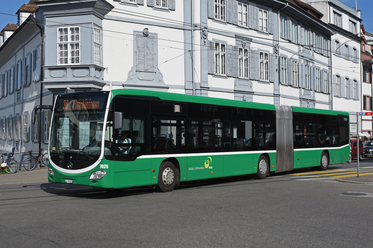 Mercedes Citaro 7025, auf der Linie 36, fährt zur Haltestelle Universitätsspital. Die Aufnahme stammt vom 25.05.2018.