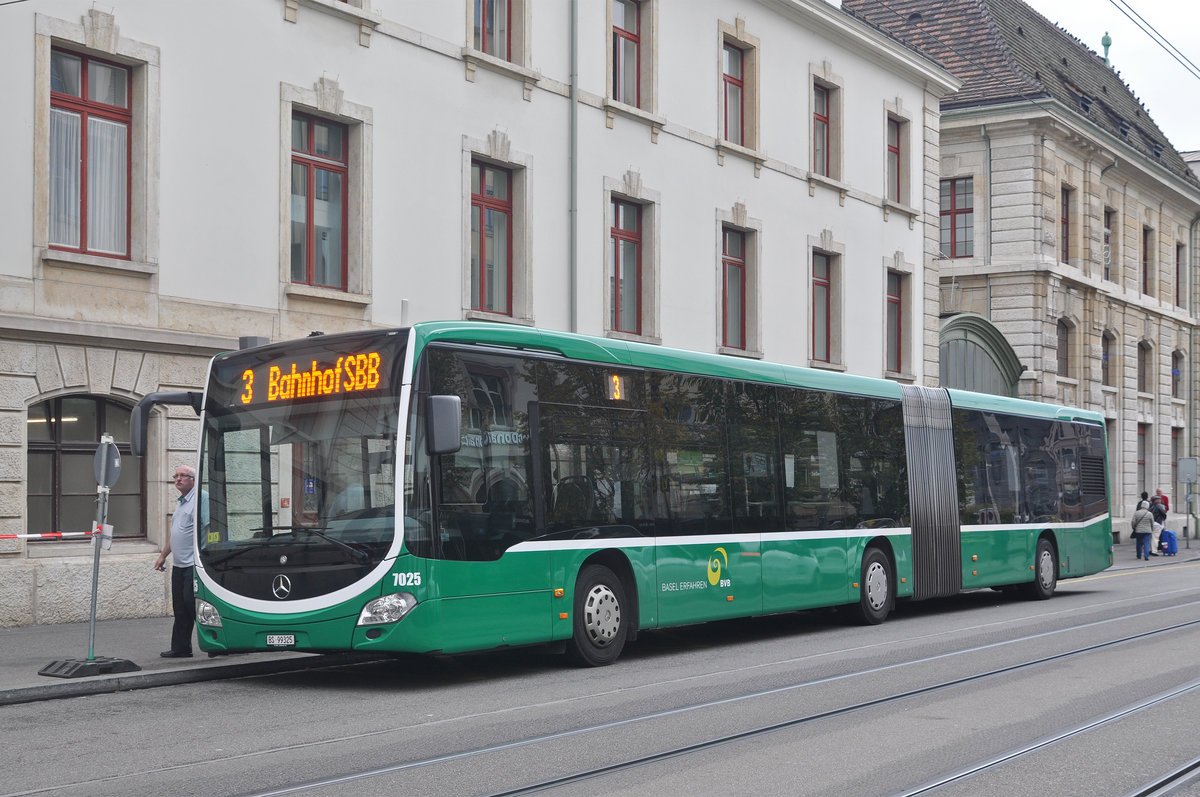 Mercedes Citaro 7025 auf der Tram Ersatzlinie 3, die wegen der Baustelle am Steinenberg nicht verkehren kann, bedient die Endstation am Bahnhof SBB. Die Aufnahme stammt vom 26.09.2017.