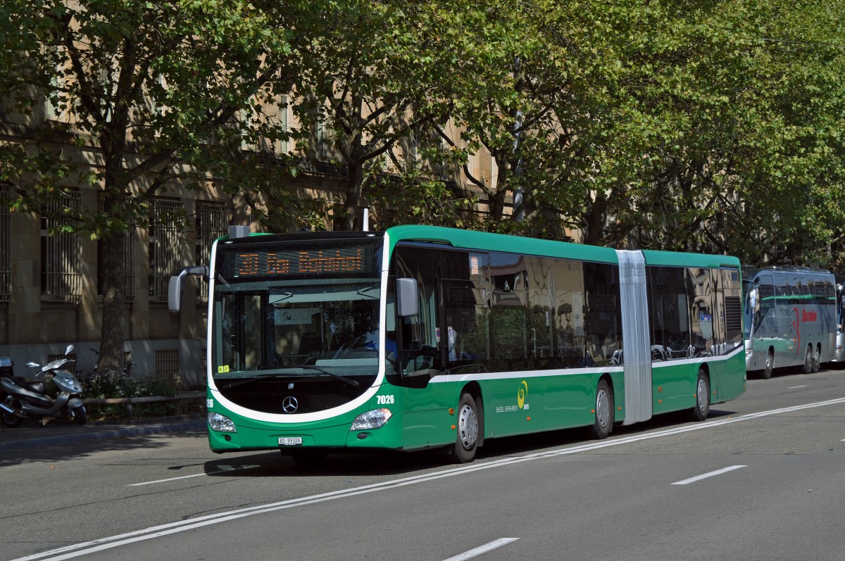 Mercedes Citaro 7026 auf der Linie 30 fährt zur Endstation am Badischen Bahnhof. Die Aufnahme stammt vom 21.08.2015.
