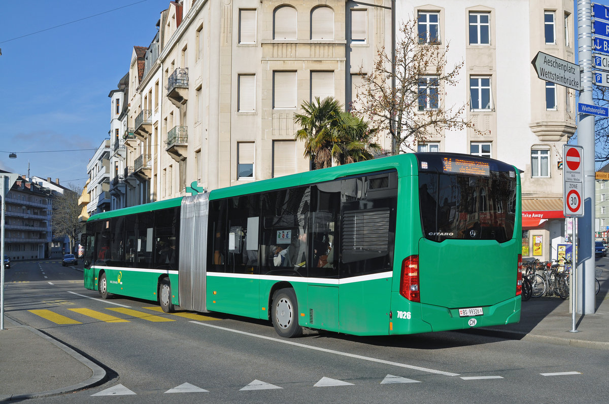 Mercedes Citaro 7026, auf der Linie 34, verlässt die Haltestelle am Wettsteinplatz Richtung Claraplatz. Die Aufnahme stammt vom 07.12.2016.
