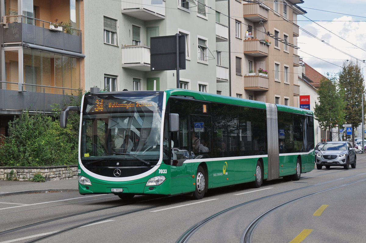 Mercedes Citaro 7026, auf der Linie 34, fährt zur Haltestelle Binningen Kronenplatz. Die Aufnahme stammt vom 10.09.2017.