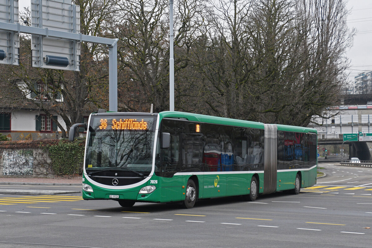 Mercedes Citaro 7026, auf der Linie 36, fährt am 01.12.2025 bei der Haltestelle St. Jakob ein. Aufnahme Basel.