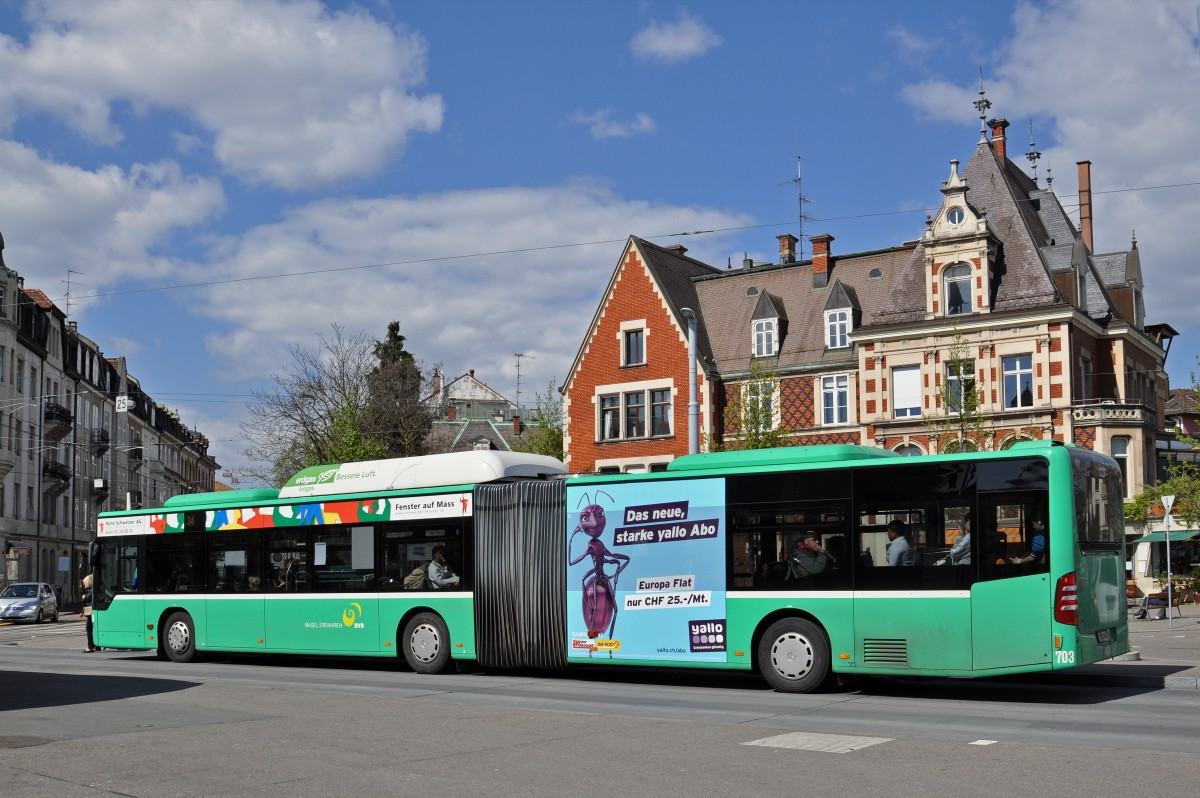 Mercedes Citaro 703 auf der Linie 34 bedient die Haltestelle Wettsteinplatz. Die Aufnahme stammt vom 18.04.2015.