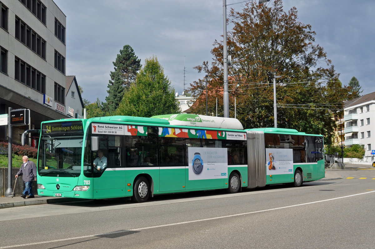 Mercedes Citaro 703, auf der Linie 34, bedient die Haltestelle beim Kronenplatz in Binningen. Die Aufnahme stammt vom 17.09.2017.