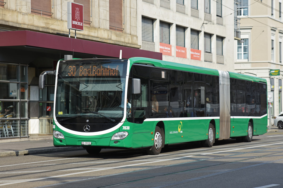 Mercedes Citaro 7030, auf der Linie 30, verlässt die Endhaltestelle am Bahnhof SBB. Die Aufnahme stammt vom 06.08.2018.