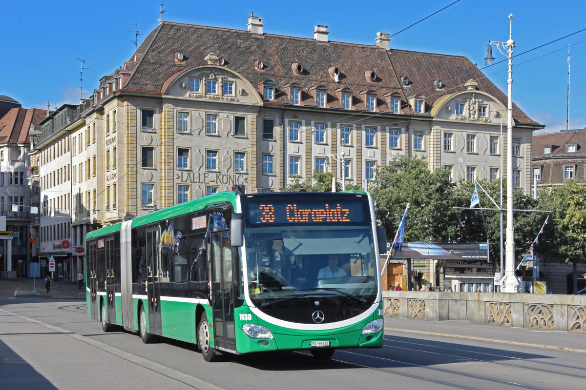 Mercedes Citaro 7030, auf der Linie 38, überquert am 11.09.2022 die Mittlere Rheinbrücke.
