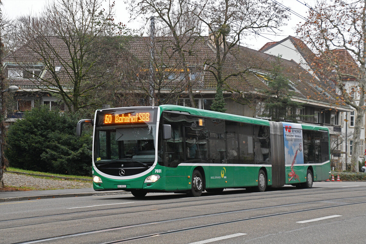Mercedes Citaro 7031, auf der Linie 50, fährt am 01.12.2025 Richtung Endstation am Bahnhof SBB. Aufnahme Basel.
