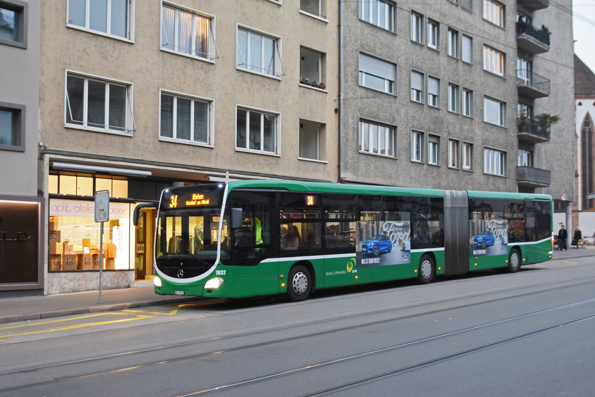 Mercedes Citaro 7032, auf der Linie 34, bedient die Haltestelle Universitätsspital. Die Aufnahme stammt vom 15.11.2018.