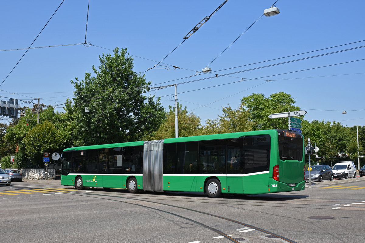 Mercedes Citaro 7032, im Einsatz auf der Linie 6 als Tramersatz, verlässt die Haltestelle Morgartenring Richtung Allschwil Dorf. Die Aufnahme stammt vom 20.07.2018.
