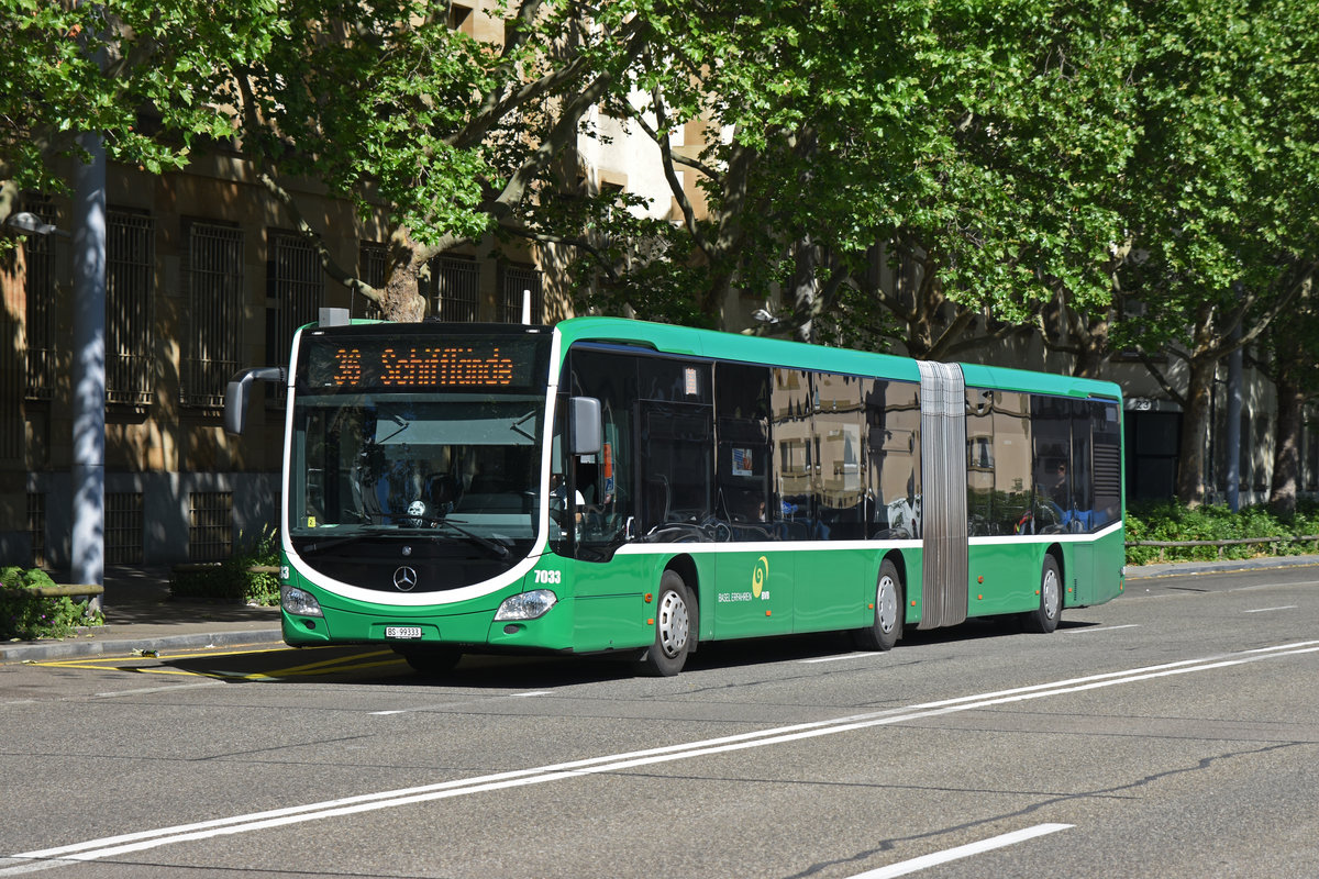Mercedes Citaro 7033, auf der Linie 36, fährt zur Endstation am badischen Bahnhof. Die Aufnahme stammt vom 08.06.2019.