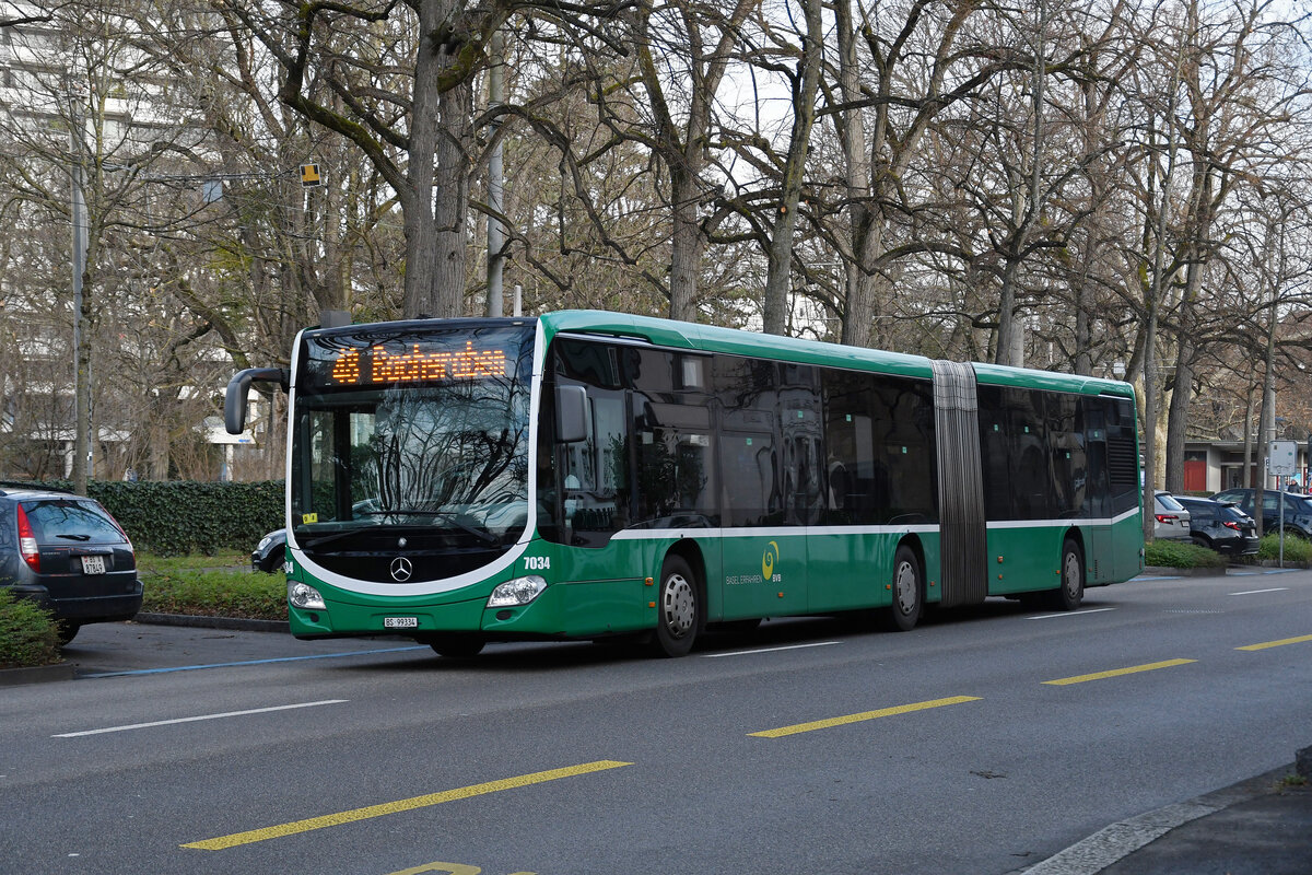 Mercedes Citaro 7034, auf der Linie 48, verlässt am 02.01.2023 die Haltestelle Schützenhaus.