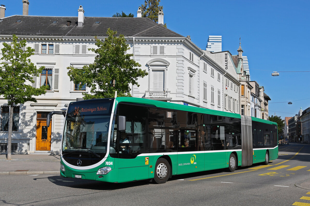 Mercedes Citaro 7034, auf der Linie 34, fährt am 09.09.2023 bei der Haltestelle Wettsteinplatz ein.