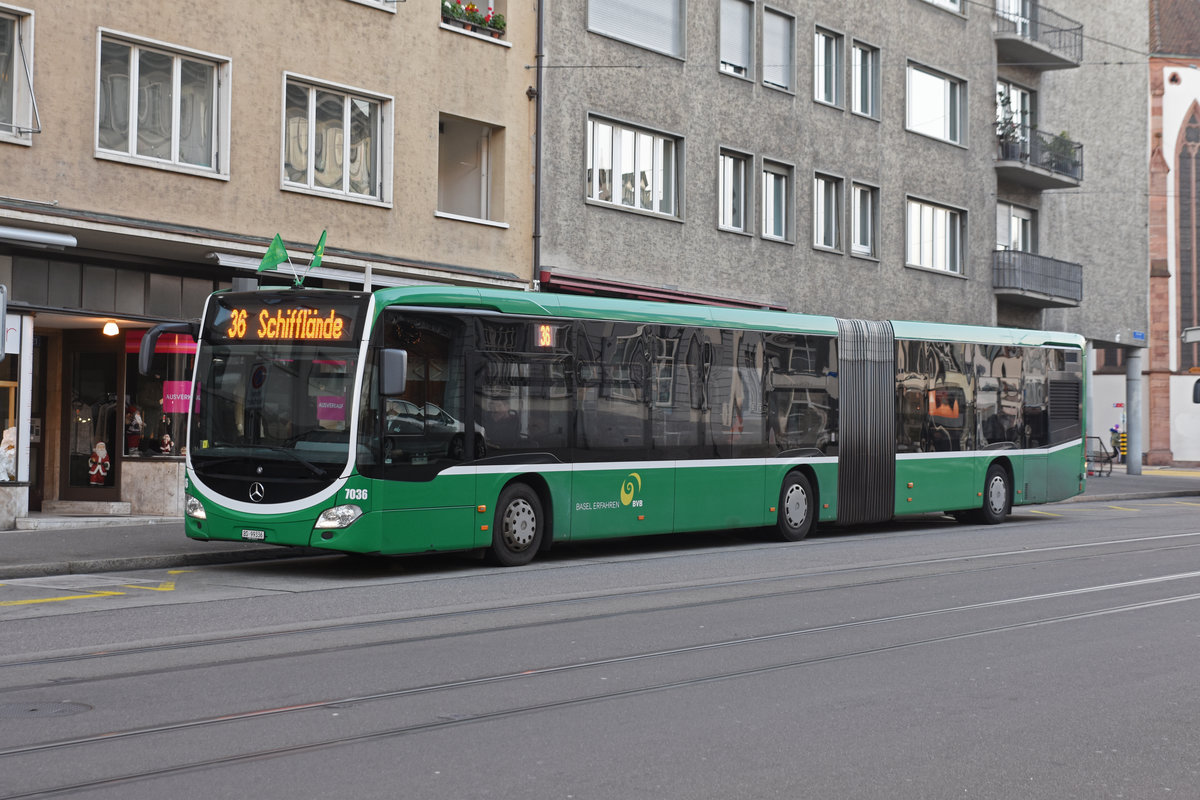 Mercedes Citaro 7036, auf der Linie 36, bedient die Haltestelle Universitätsspital. Die Aufnahme stammt vom 01.01.2020.