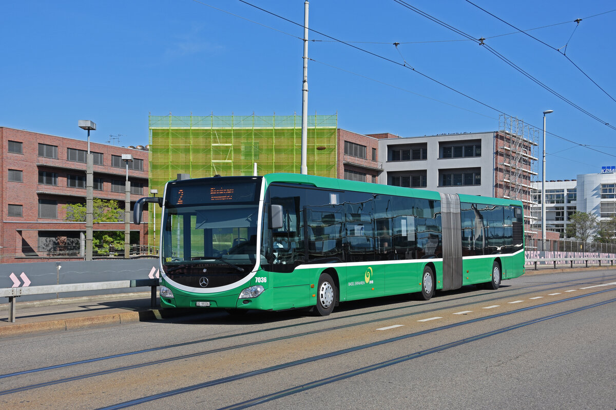 Mercedes Citaro 7036, auf der Tramersatz Linie 2, fährt zur Haltestelle IWB. Die Aufnahme stammt vom 13.09.2021. 