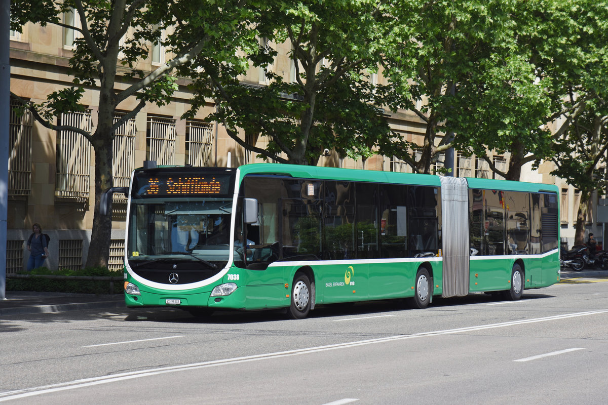 Mercedes Citaro 7038, auf der Linie 36, fährt zur Haltestelle am Badischen Bahnhof. Die Aufnahme stammt vom 25.05.2018.