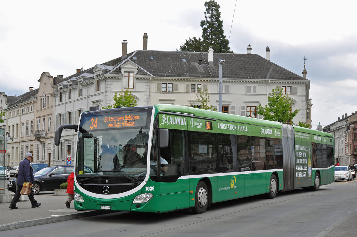 Mercedes Citaro 7039, auf der Linie 34 bedient die Haltestelle am Wettsteinplatz. Die Aufnahme stammt vom 17.05.2016.