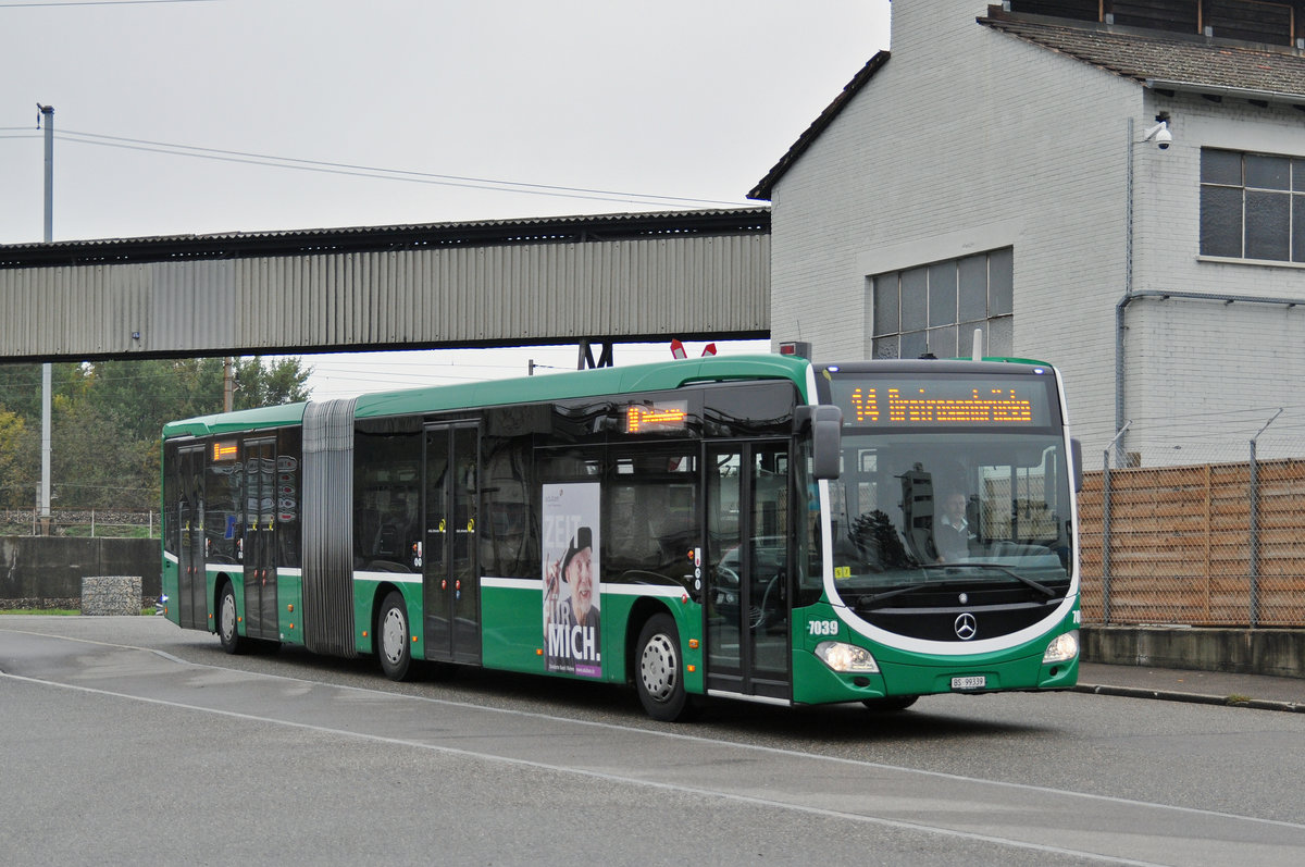 Mercedes Citaro 7039 steht als Tramersatz auf der Linie 14 im Einsatz. Hier fährt der Bus Richtung Haltestelle Kästeli. Die Aufnahme stammt vom 26.10.2016.