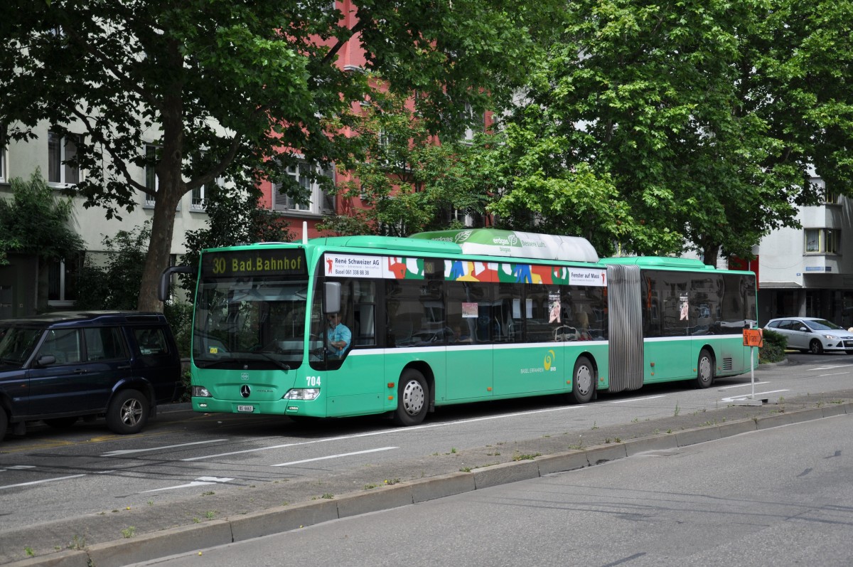 Mercedes Citaro 704 auf der Linie 30 kurz vor der Endstation am Badischen Bahnhof. Die Aufnahme stammt vom 04.07.2014.