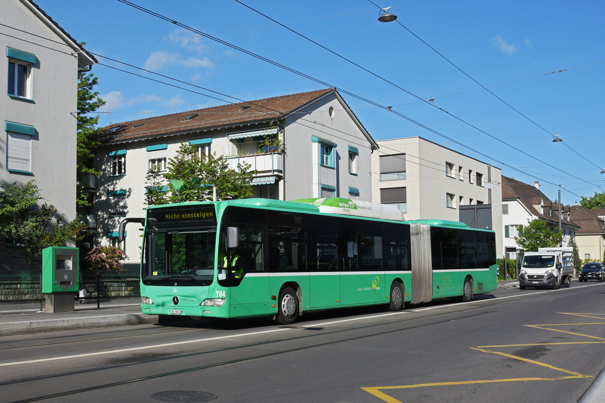 Mercedes Citaro 704 fährt mit der Fahrschule zur Haltestelle Ziegelei. Die Aufnahme stammt vom 12.05.2020.